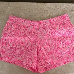 NWOT Lilly Pulitzer 5” pink pull on ocean shorts